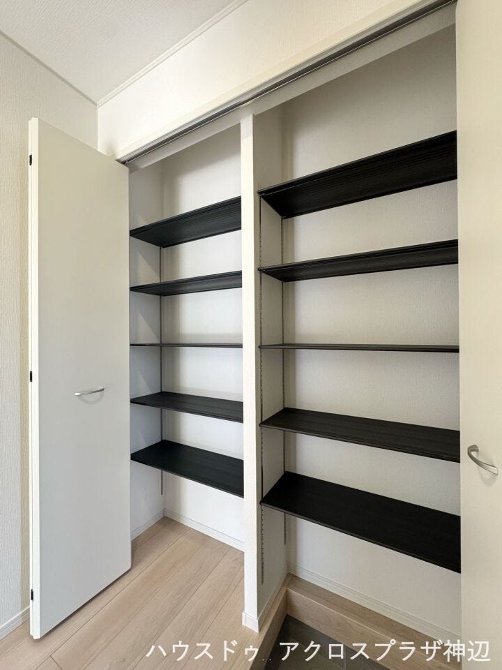 【シューズボックス】大事な靴もたっぷりと収納ができます。片付いた玄関がキープできます
。