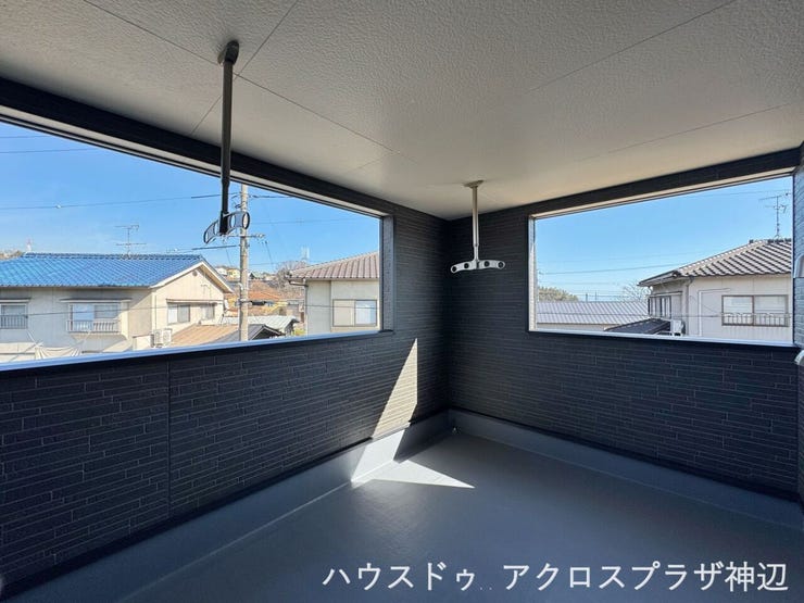 【インナーバルコニー】で突然の雨でも洗濯物が濡れにくく快適です。