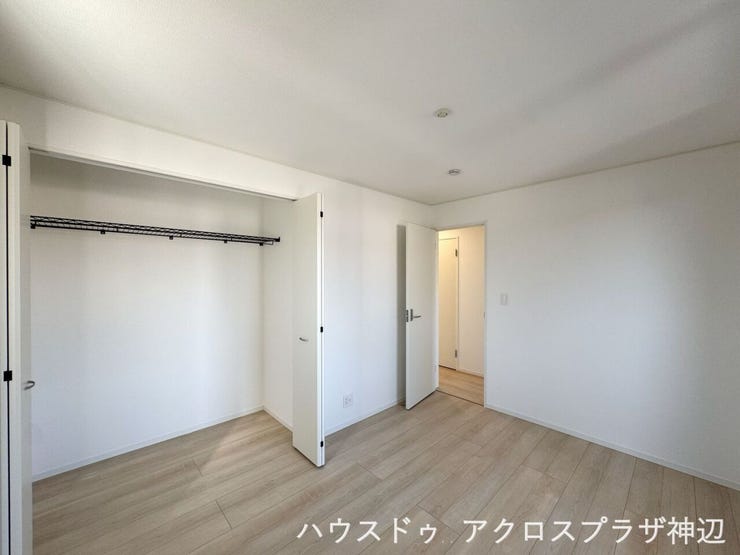 【洋室6帖(東側)】クローゼット付きでいつもお部屋はスッキリです