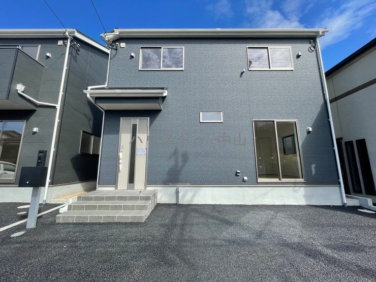 【外観】
〇外壁サイディングは雨で汚れを落としてくれるセルフクリーニング機能付きです!