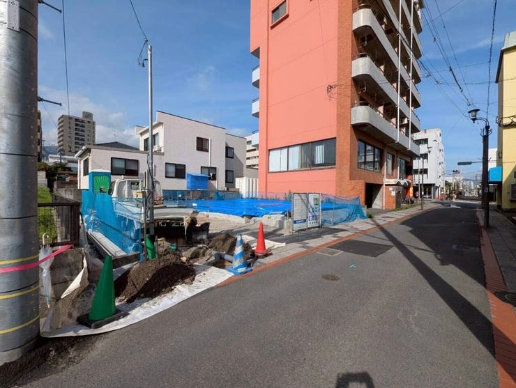 ~左側から見た外観~
建築中