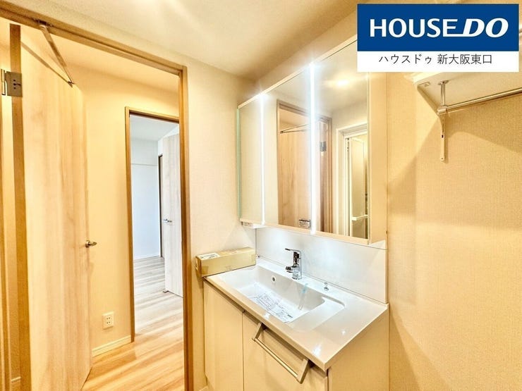 【新調】
全面鏡の三面鏡タイプのシャンプードレッサーです。