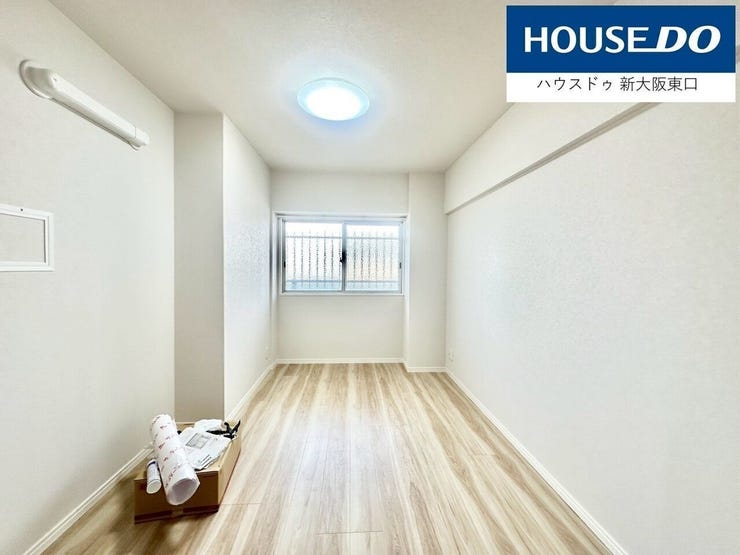 こちらのお部屋も窓からしっかりと陽の光が入ります。