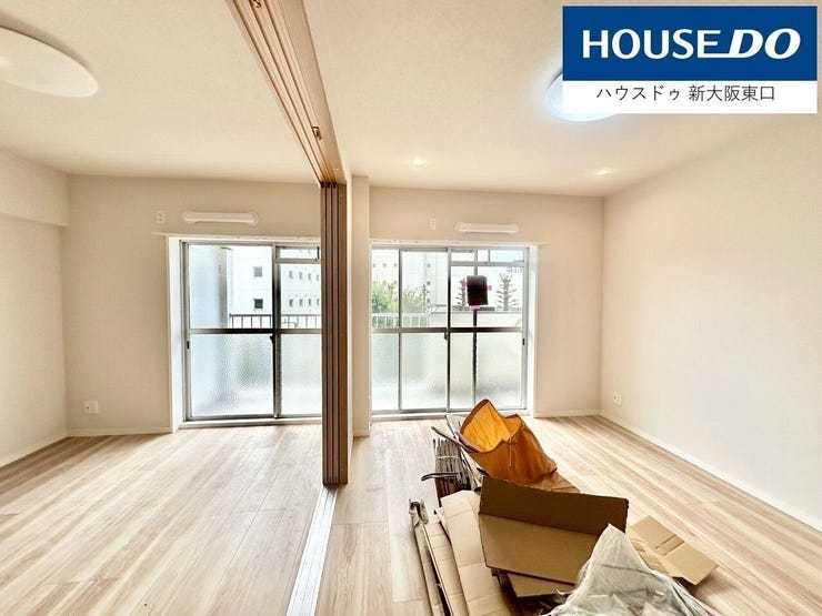 南向きのとても明るいお部屋です。照明をつけなくても本が読めるほどの明るさです。