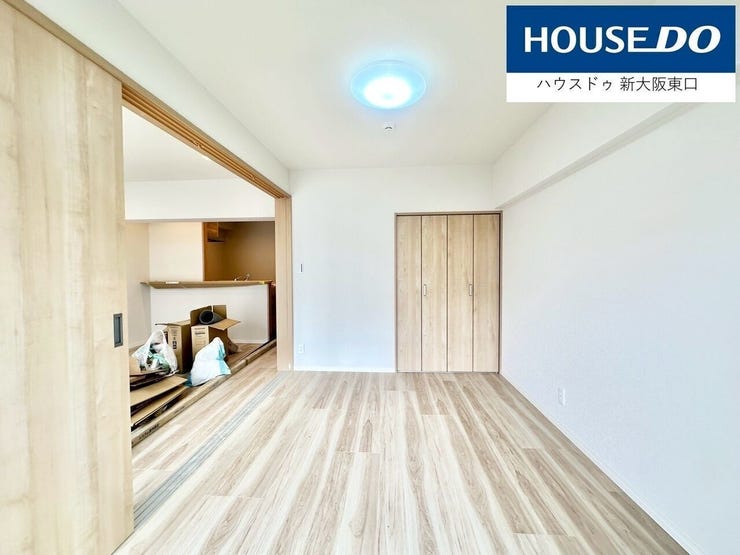 白を基調とした美しい内装。
どんな色彩の家具でもマッチします。