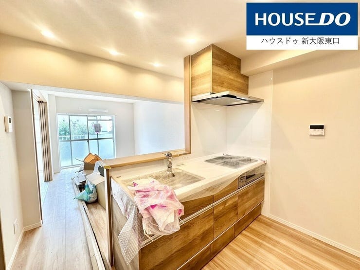 カウンターキッチンもフローリングや建具とあった木目調。統一感がありますね。