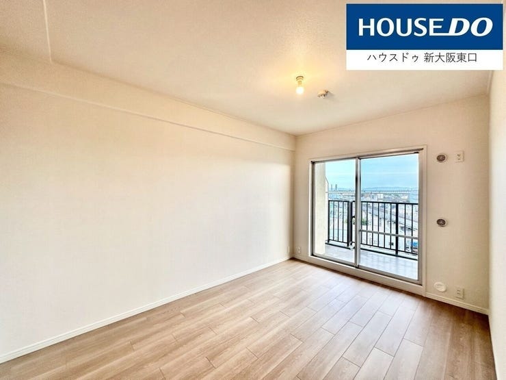 洋室6.0帖。
白を基調とした美しい内装です。