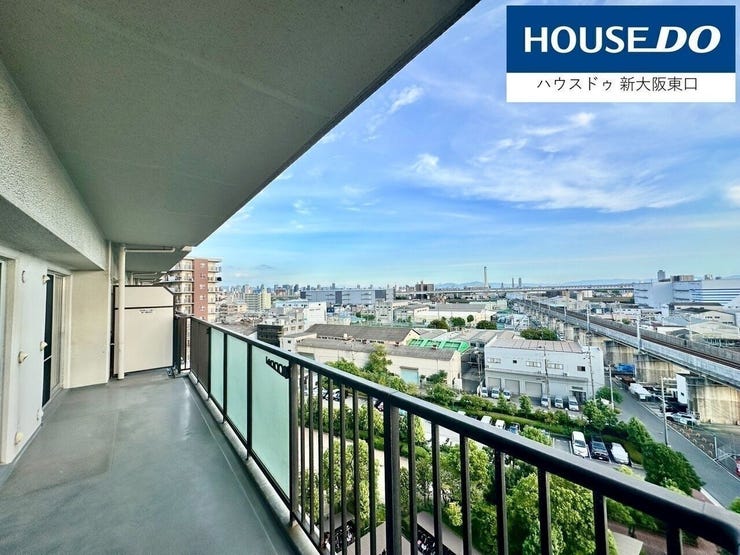 クロスは真っ白ではなく、アースカラーの落ち着いた色合いです