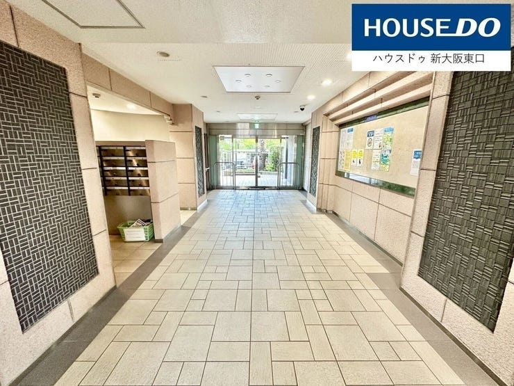 玄関にも、ダウンライトを新設。
とても明るい玄関です。