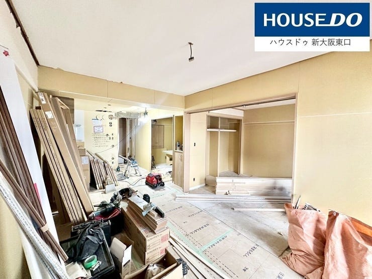 天井が高く、広々とした印象です。
完成予定は10月中旬