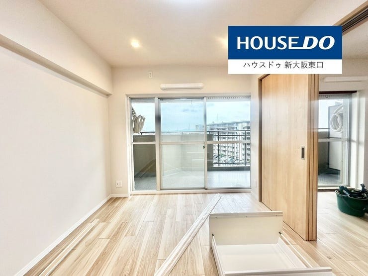 南側の洋室の予定です。
6.5帖とのことですが、体感もう少し広そうですね。