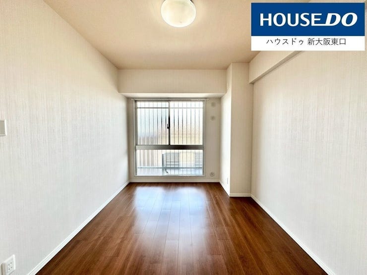 北側のお部屋ですが、こちらも窓が大きく、明るいですね。