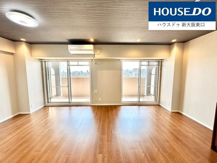 天井が高く開放的なリビング。
眺望良好。