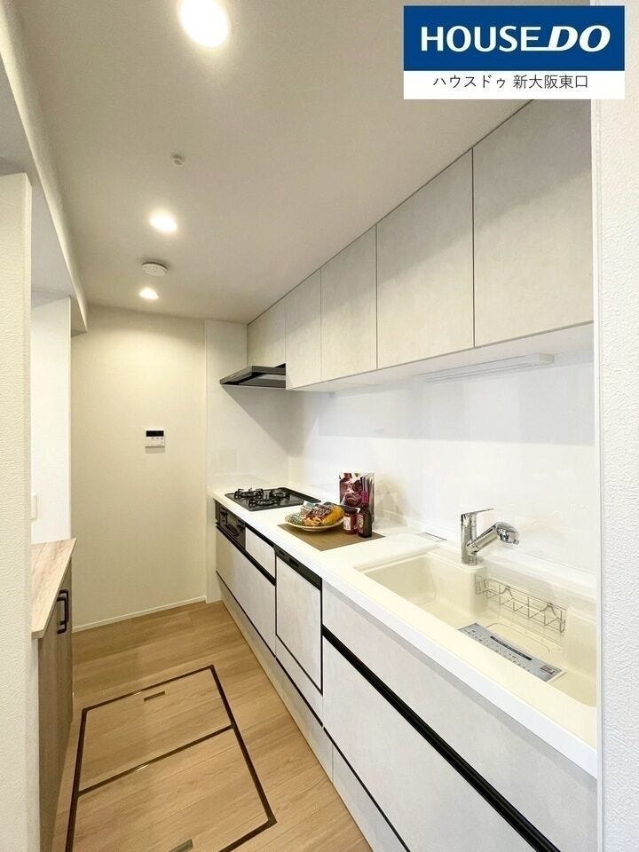 キッチンにはダウンライトがついているので、お手元たいへん明るいです。