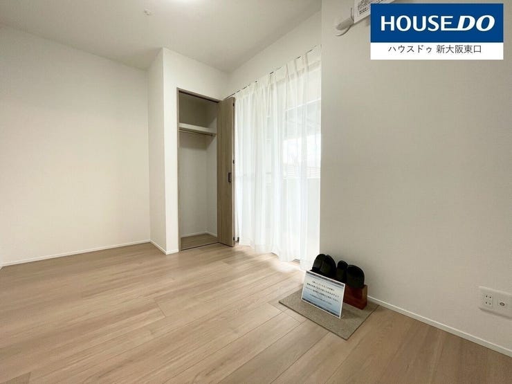 洋室5.0帖
こちらのお部屋からも緑のお庭が望めます。