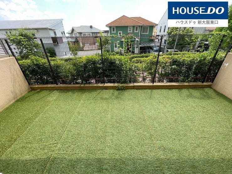 緑の芝生。
小さなプールを置いたり、子犬を走り回ったり。
毎日が楽しみですね