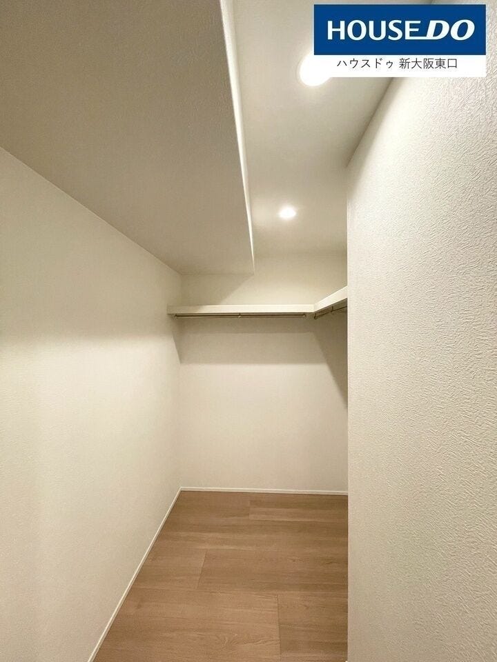 圧巻のウォークインクローゼット!
ご家族のもの、ぜんぶ入ってしまいます!