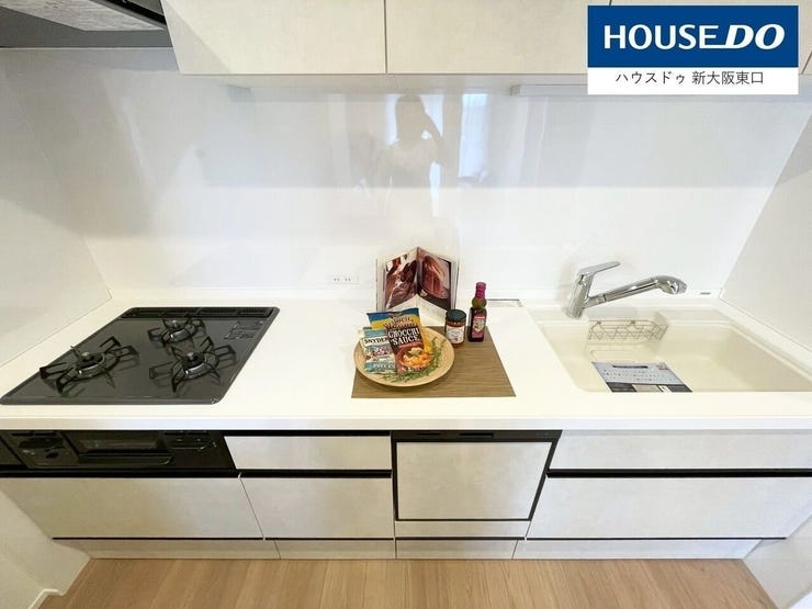 食洗器もあるシステムキッチン。
ホーローパネルはお手入れも簡単!