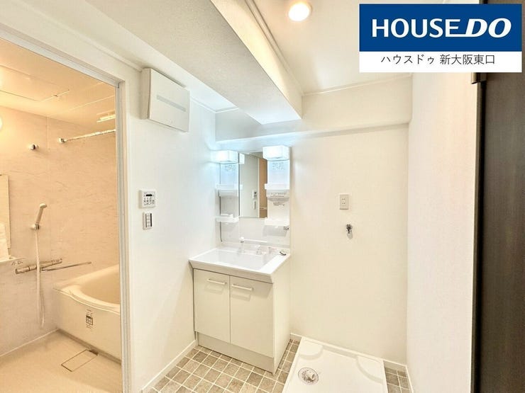 洗面スペースはゆったり。
クロスも全部張り替えています。