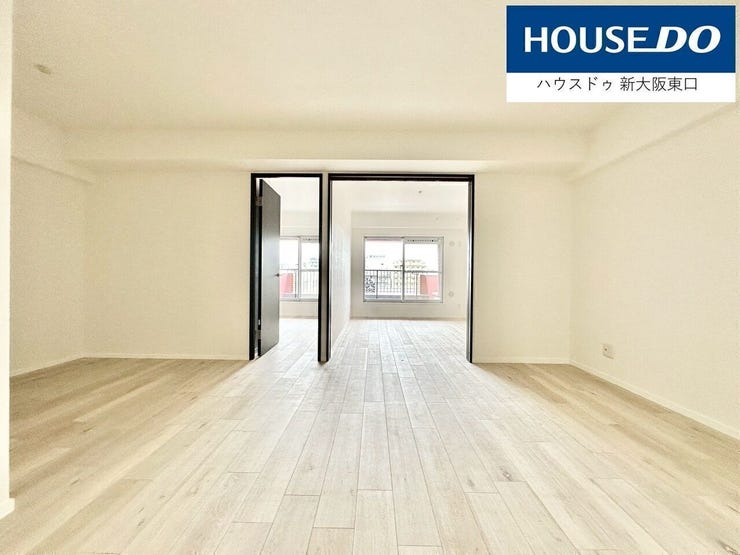 洋室6帖の扉はスライドドアなので、開放しておけば、リビングにも光が入ります。