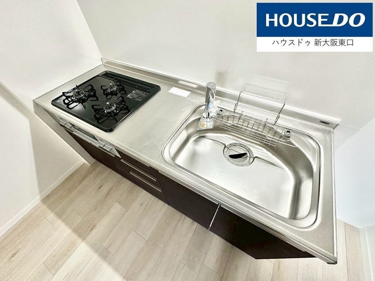 三口ガスコンロにグリルといった仕様です。
シンクも大きくて使い勝手が良さそうです。