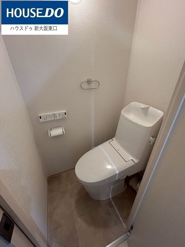 ウォシュレットトイレ新調。
最新式です。