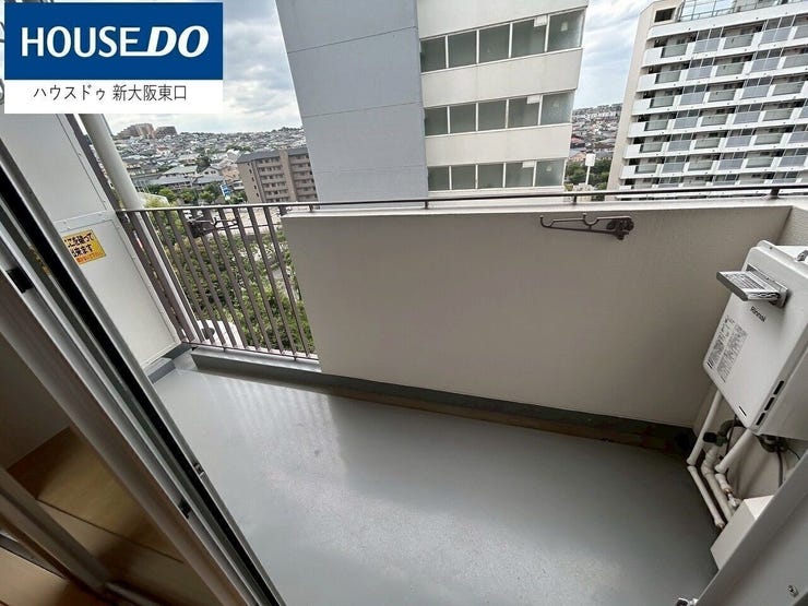 バルコニーは南向き。
洗濯ものもよく乾きそうです!