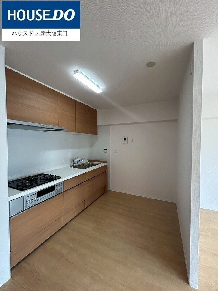 キッチンはひろびろ。
新品のキッチンが入っているのもポイントです。