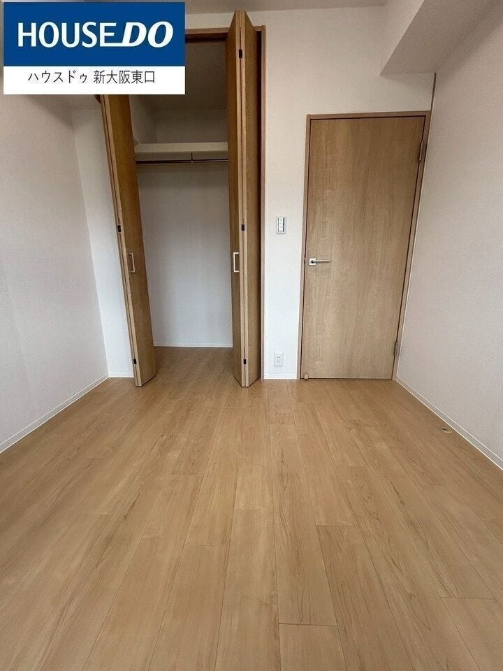 洋室4.5帖
天井が高く数字以上に広く見える洋室です。