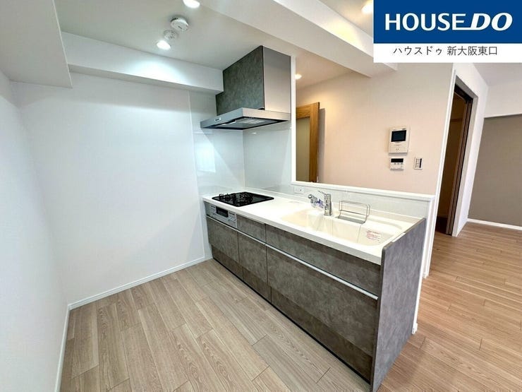 【新調】
最新型のシステムキッチン。
カウンターキッチンは家族との会話が弾みます