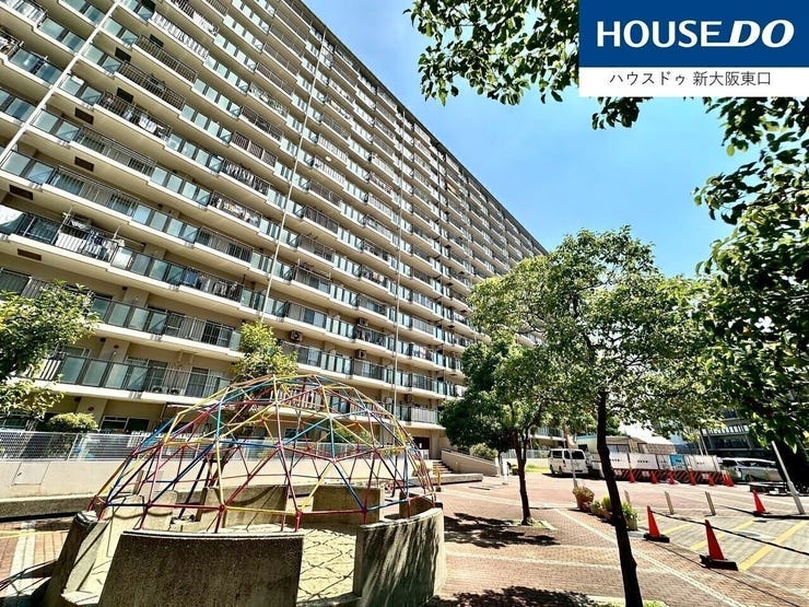 大規模コミュニティ
複数の管理人がいるので、いつも共用部は綺麗。公園もあります