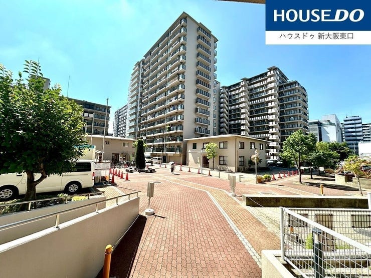 参号棟まである巨大なマンション群です。
公園やお散歩に最適なロビーなど共用部も充実。