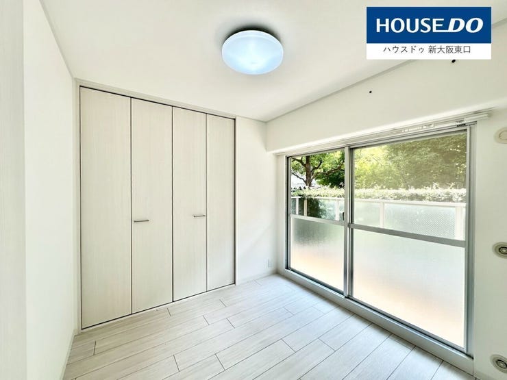 4.2帖洋室
日当たりも良く大きな収納付きです★