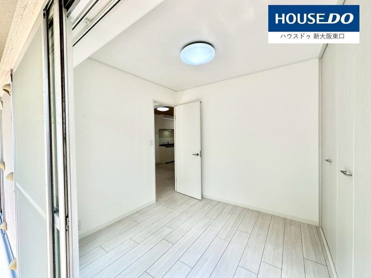 4.2帖洋室
バルコニーに出れるので
洗濯物スペースとしても活用おすすめです♪