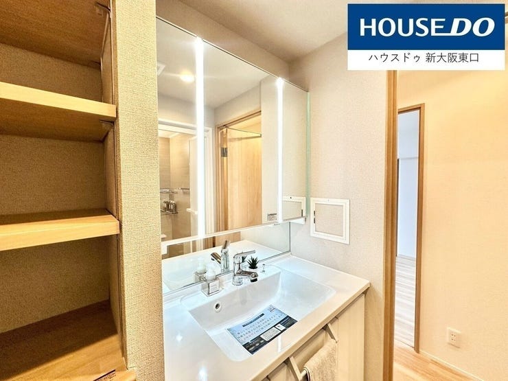 脱衣所
収納棚あり!