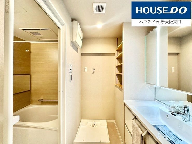 三面鏡収納豊富な洗面台★