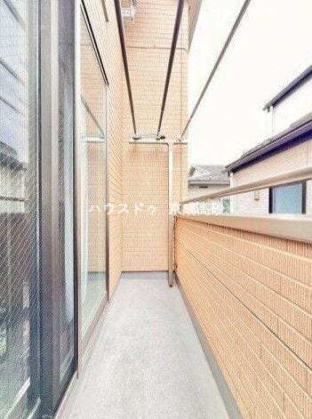 バルコニーは2ヶ所あります。大量のお洗濯物も安心ですね。