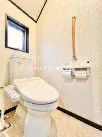 トイレは2か所ございますので、朝の込み合う時間帯も安心です!
来客時にも気兼ねなくご使用いただけます。