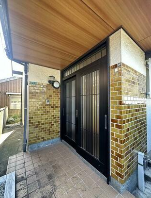 屋根付きの玄関です♪