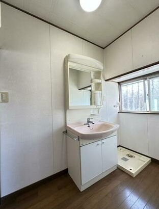 洗面台も交換歴あり。
洗濯機置き場もございます。