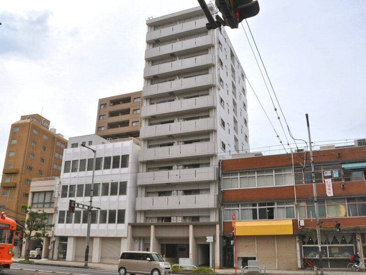 【外観】
外観を南東側より撮影