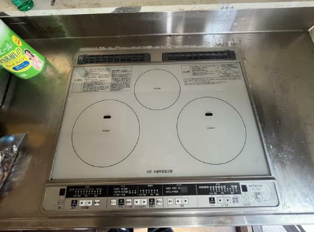 IHクッキングヒータ3口でお料理もはかどりますね!
