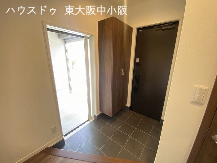 玄関も広々!ベビーカーやちょっとした荷物も置けます