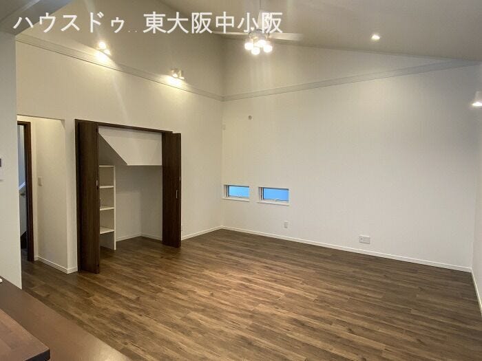 ライトのおしゃれなリビング♪
家族団らんのスペースは広々LDK18.1帖♪