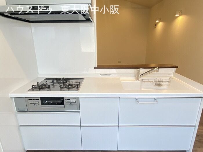 カウンターシステムキッチン♪
リビングで過ごす家族の様子も見ながらお料理できます!