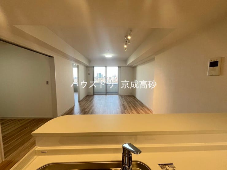 キッチンは人気の対面式キッチンを採用しました。自然とコミュニケーションが溢れますね。