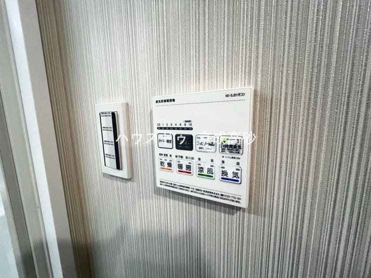 カビの発生も抑制出来ます!また暖房・涼風機能も付いているので冬はいつでも暖かく、夏は涼しく、雨の日でも洗濯物が乾くのも良いですよね!梅雨の時期など重宝します。