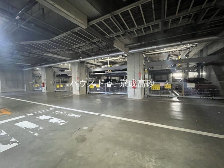 敷地内にある駐車スペースです。空き状況は、お気軽にお問合せください。