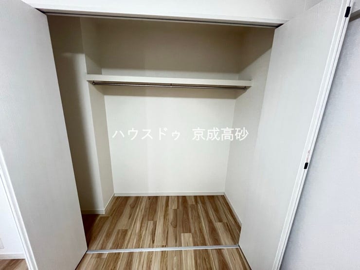 大型のクローゼットです!
これだけの収納力があれば部屋もスッキリ保てますよ!