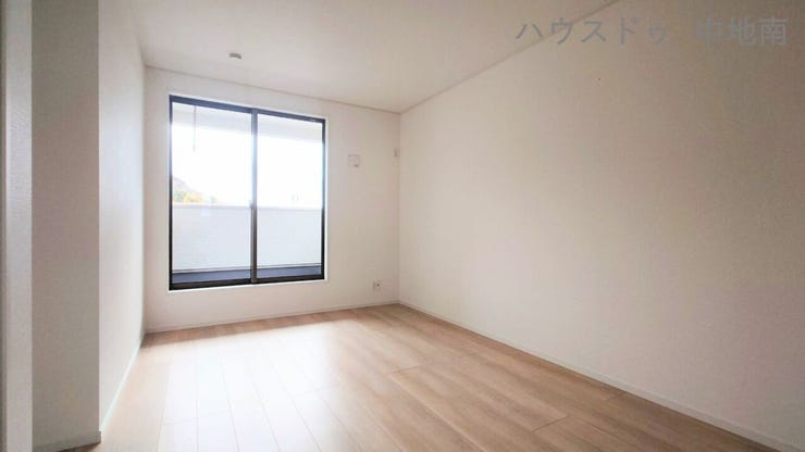 書斎や趣味部屋としても使用できる洋室♪